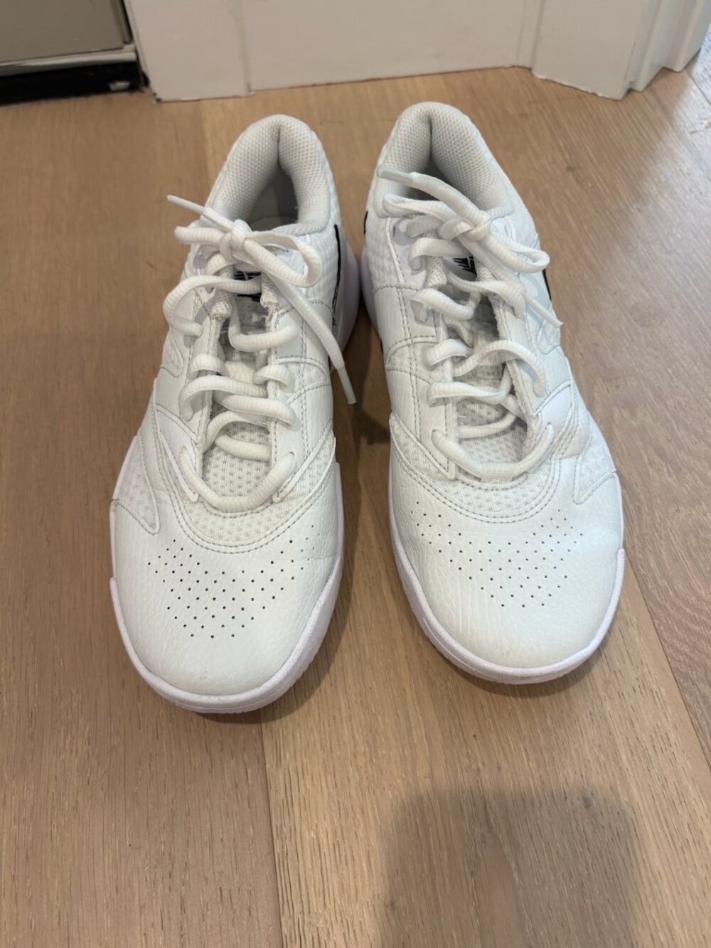 NikeCourt Lite 4 Women's Size 7 Tennis Shoes Great Condition - Picture 4 of 10